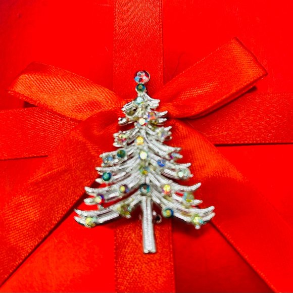 Dodds Christmas Tree Brooch - Picture 1 of 2